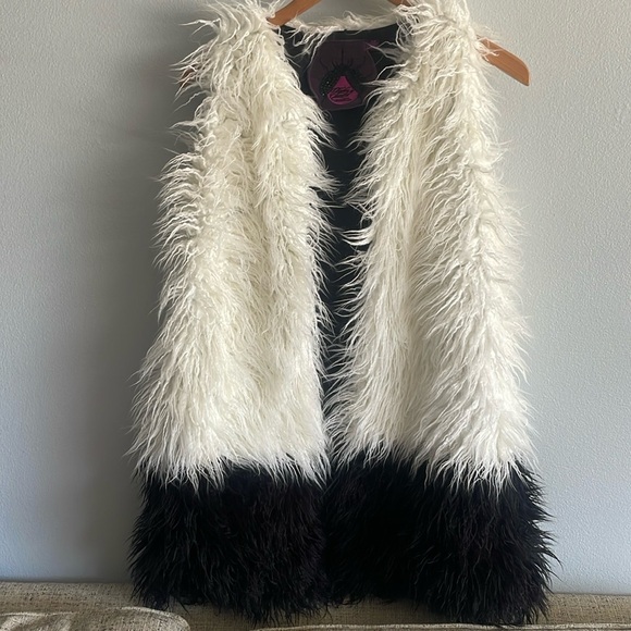Black and White Faux Fur Vest - Picture 1 of 7